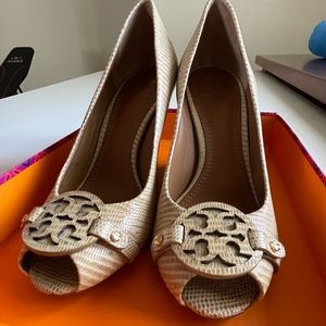 💯🔥Tory Burch Wedges (New!!)